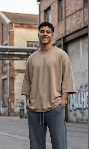 T-shirt Oversized VØID — porté avec Pantalon Wide Leg, look coordonné